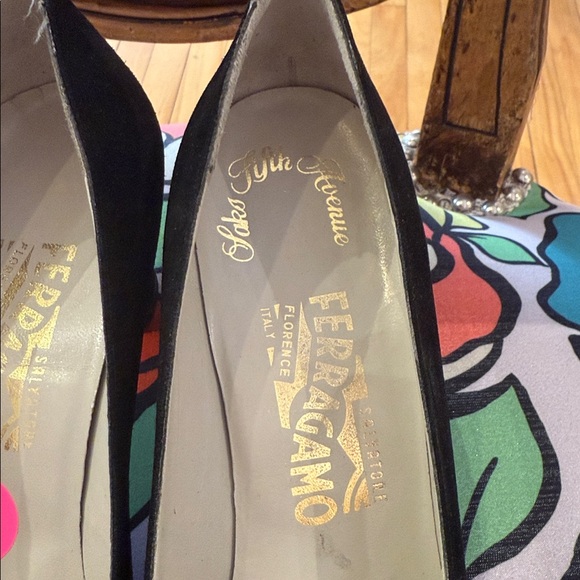 Salvatore Ferragamo Black Heels with Gold Detailing - Picture 3 of 11